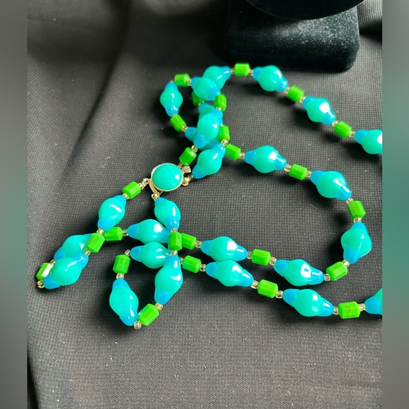 VTG MCM Gorgeous Double strand Bright blue and green beaded choker. - Picture 4 of 7